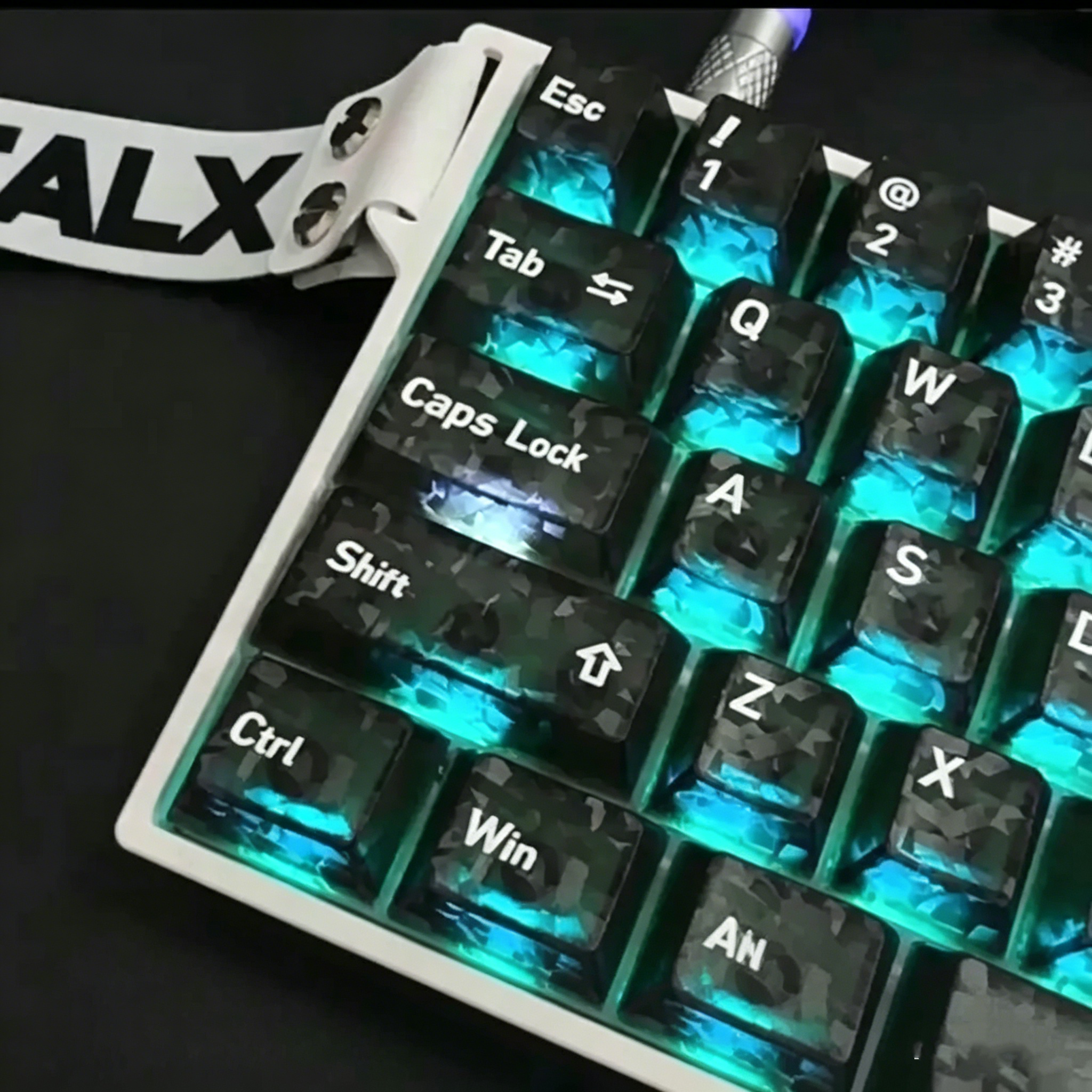 2026 New Forged Carbon Fiber T - مراجعة Gaming Keyboard 2026 وسعره