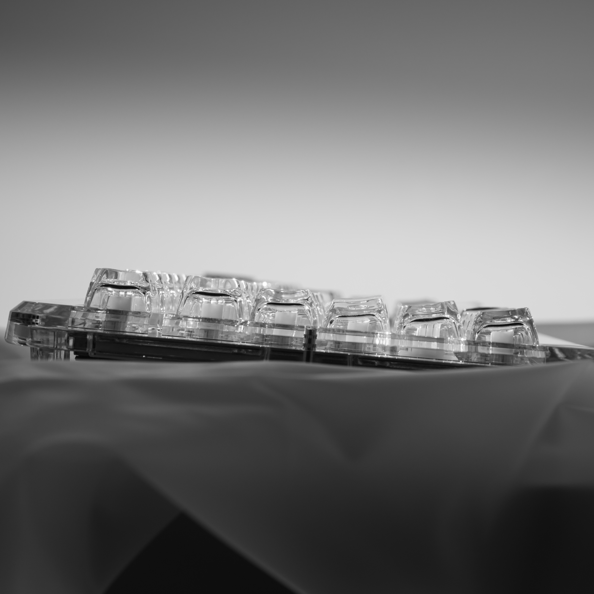 XVX Crystal Transparent SA Pro - مراجعة Gaming Keyboard No Rgb وسعره