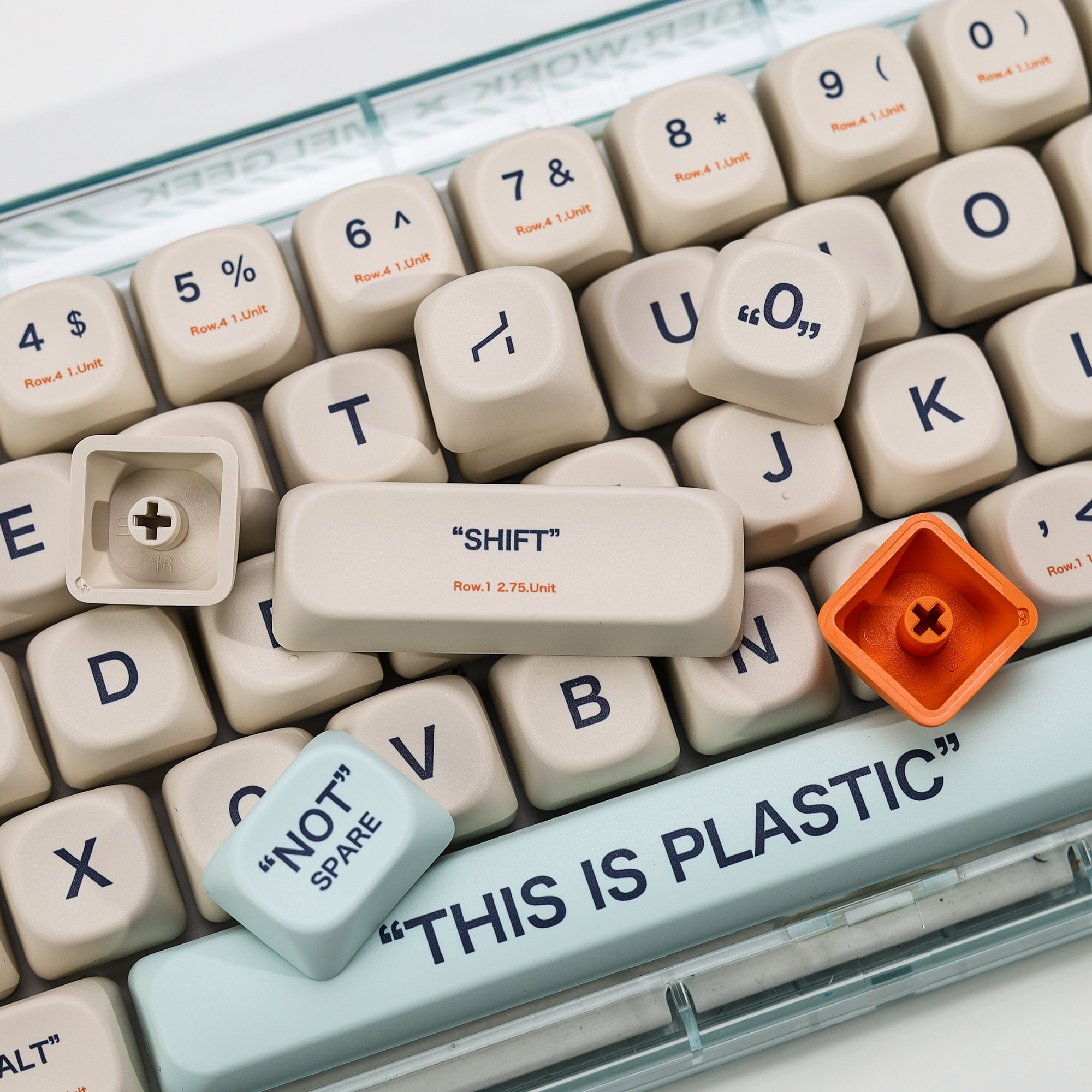 KBDiy KOA Profile Retro Plasti - مراجعة Gaming Keyboard No Number Pad وسعره