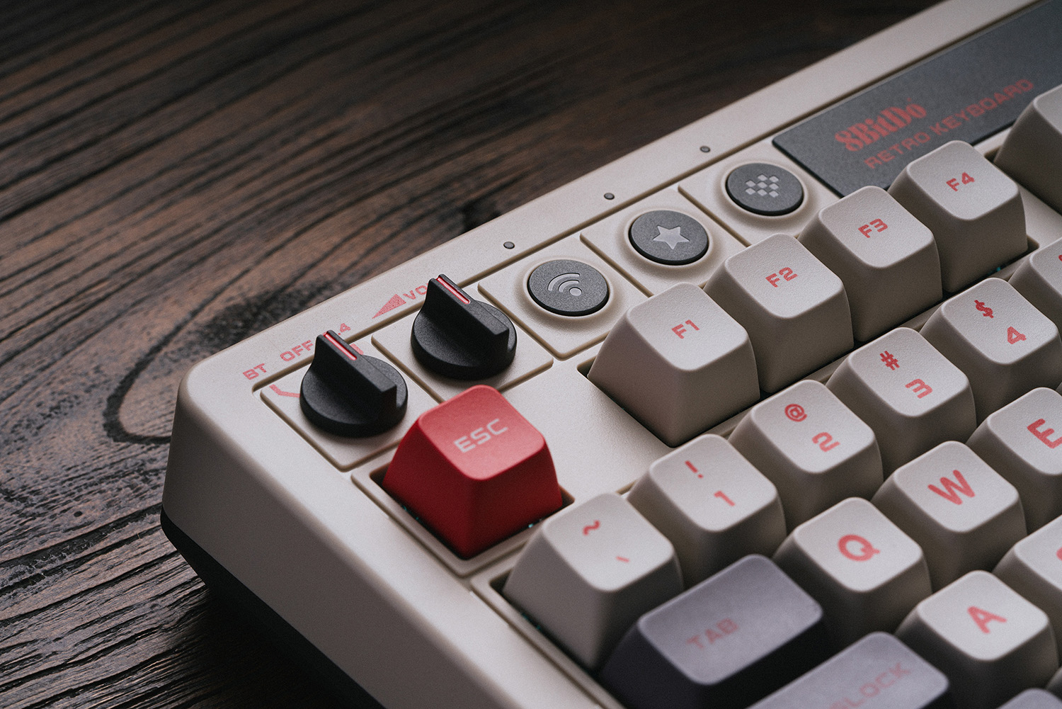 8Bitdo Retro Mechanical Keyboa - مراجعة Gaming Keyboard Hot Swappable وسعره